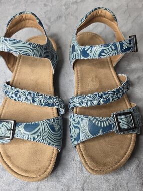Brioso Solera Floral Sandals Buckle StrapsTooled Leather Blue Womens Sz 10M